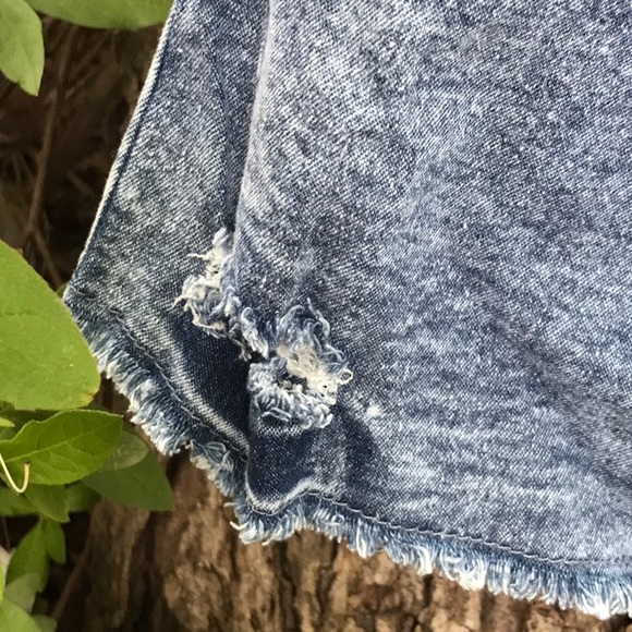 NWT Jolie & Joy Jeans by FCT Denim Distressed Bling Frayed Hem Jean Shorts 1X - Picture 11 of 16